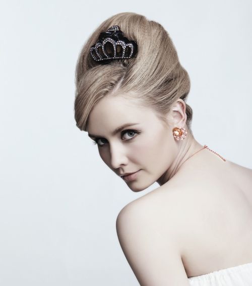 廣州抓夾飾品批發(fā)廠,為知名化妝品店提供贈品飾品生產(chǎn)