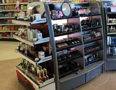 提問:沈陽哪里賣化妝品展柜?選擇生產(chǎn)費用低的【宜佳展示】